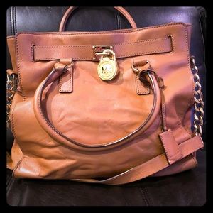 Authentic leather MICHAEL KORS bag.